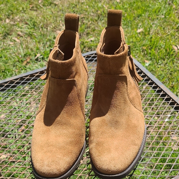 Brown - Picture 3 of 9